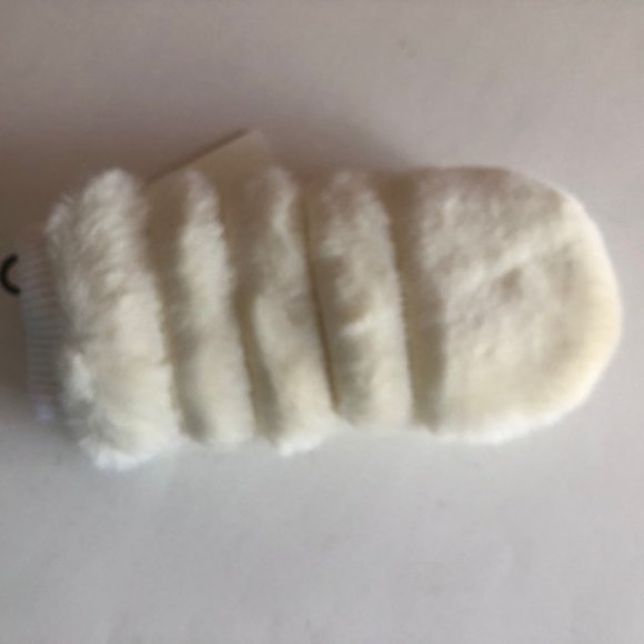 UGG Faux Fur Mittens. NWT. Size: Small/Medium - Picture 5 of 10